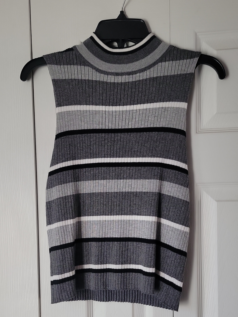 rue21 Gray Ribbed Sleeveless Mock Neck Top with Black & White Trim